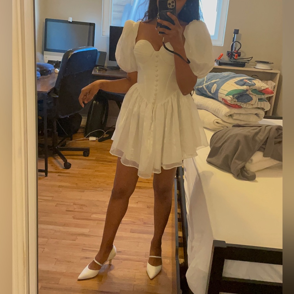Adeirlina | little white dress | corset design